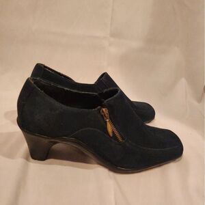 Aerosoles AtLast blue suede heels Size 9